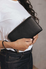 Load image into Gallery viewer, Black Caviar Designs Australia Luggage Tag Tan & Voyager Tan Passport Wallet